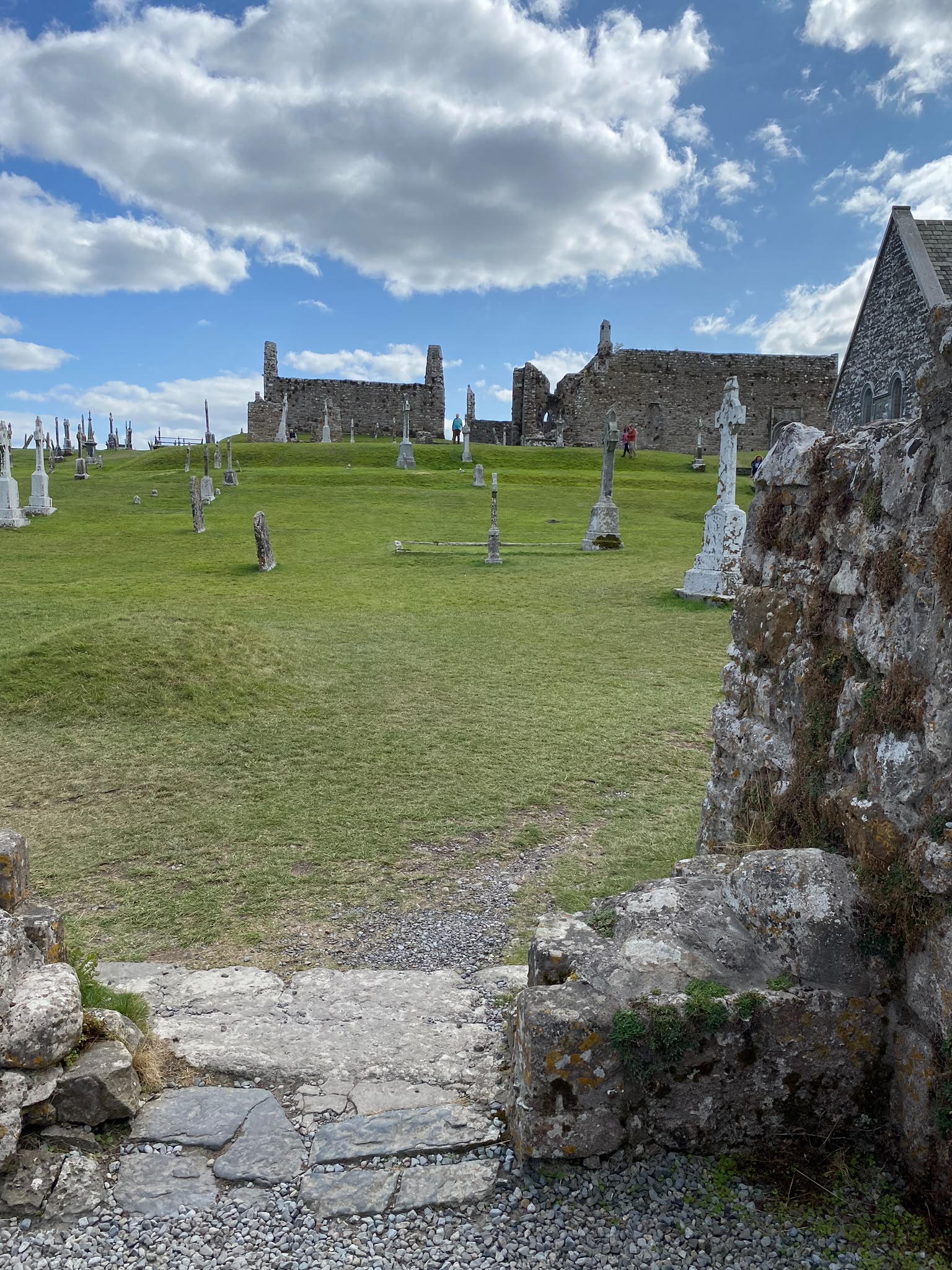 Clonmacnoise Tour: Explore One of Ireland’s Most Historic Monastic Sites